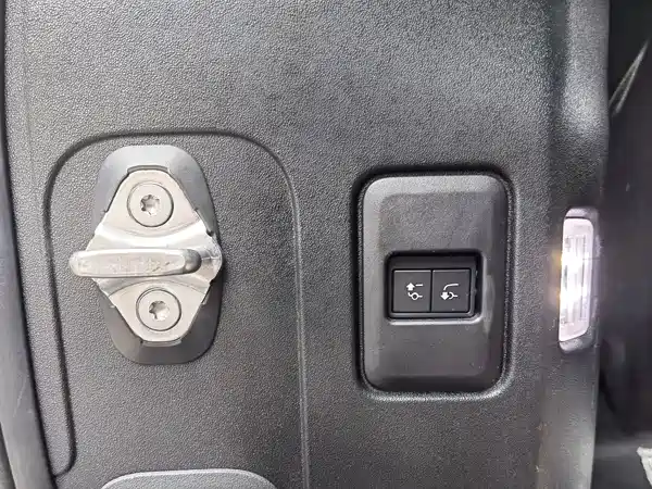Land Rover Defender 2022, фото 16