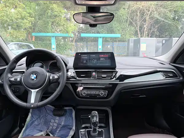 BMW 1 Series 2023, фото 8