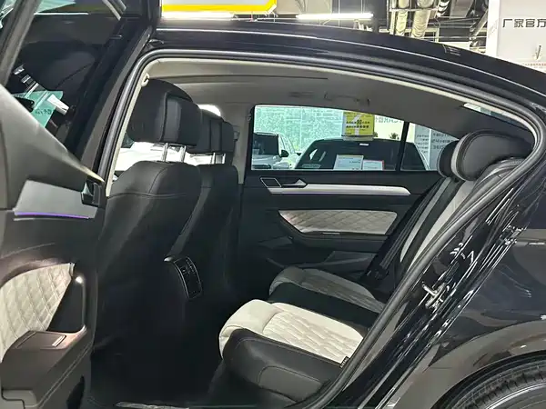 Volkswagen Magotan 2023, фото 4