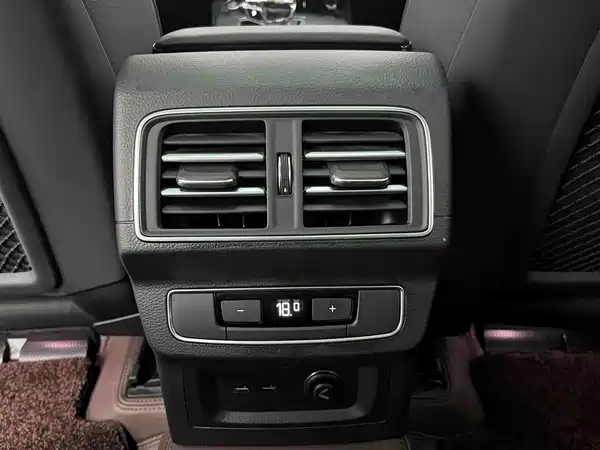 Audi Q5L 2023, фото 15