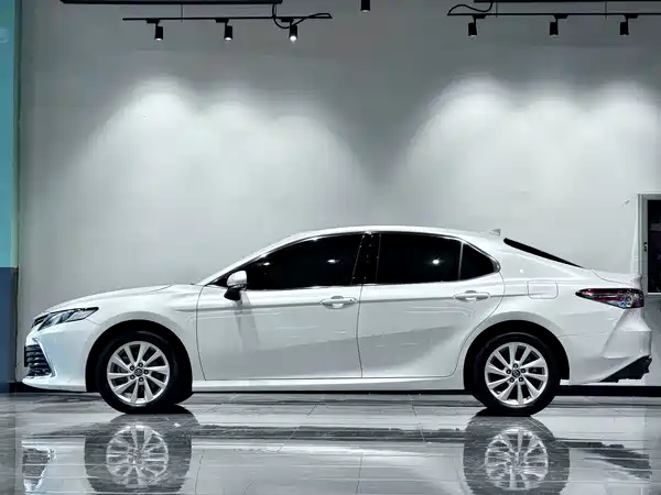 Toyota Camry 2022, фото 5