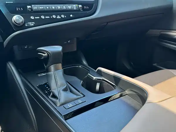 Lexus ES 2022, фото 23