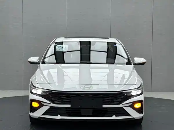 Hyundai Elantra 2023, фото 2
