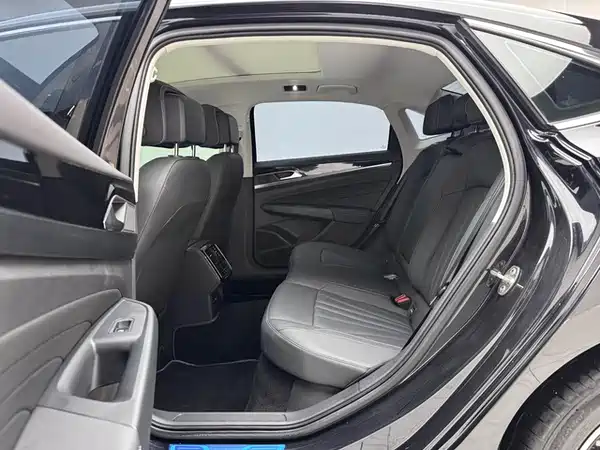 Volkswagen Passat 2025, фото 7