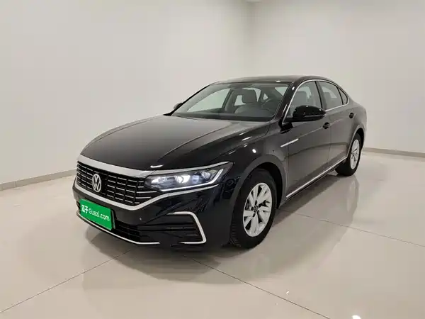 Volkswagen Passat PHEV 2025