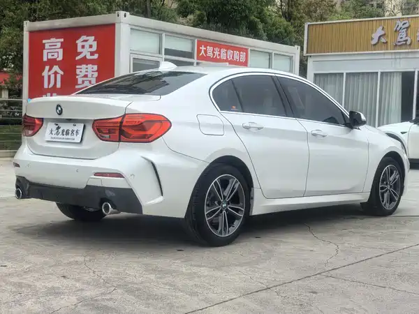 BMW 1 Series 2023, фото 9