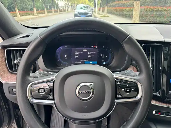 Volvo XC60 2022, фото 9