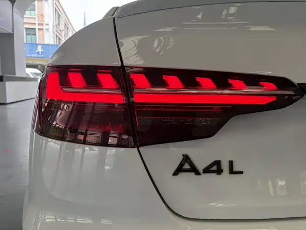 Audi A4L 2023, фото 13