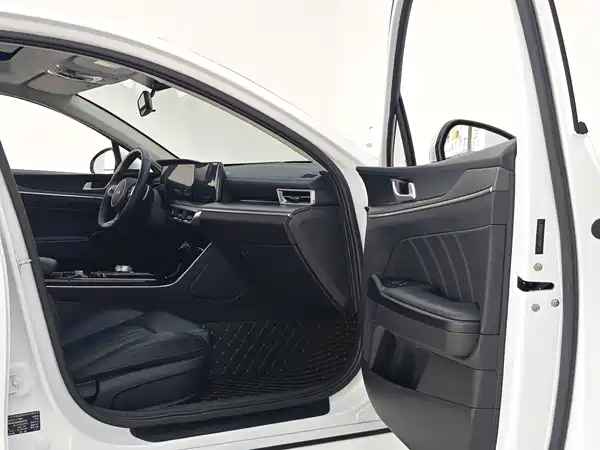 Kia K5 2025, фото 15