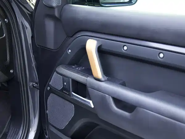 Land Rover Defender 2022, фото 20