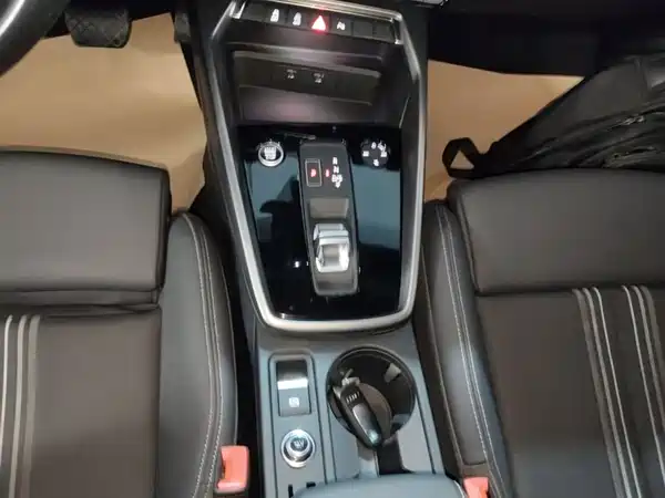 Audi A3 2024, фото 13