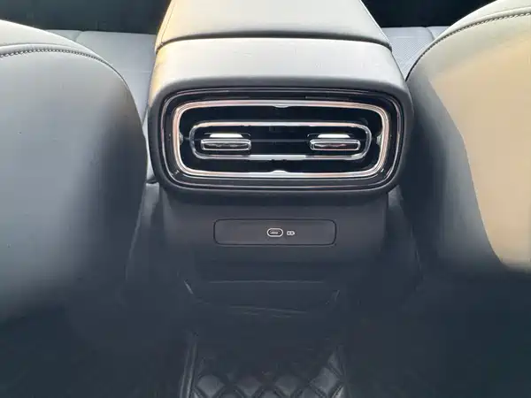 Geely Emgrand 2026, фото 22