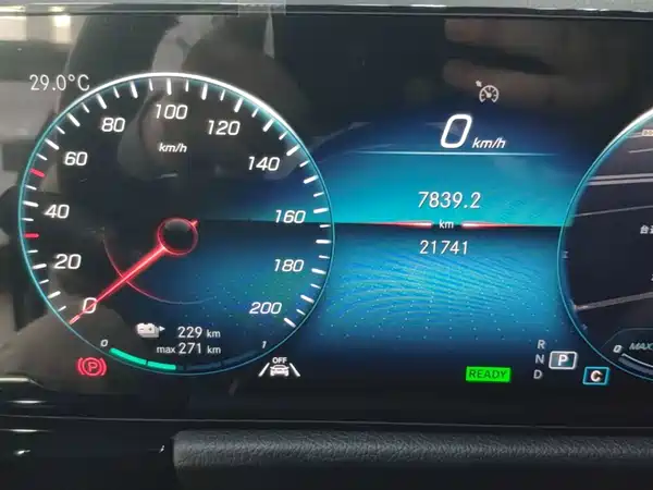 Mercedes-Benz EQA 2022, фото 12
