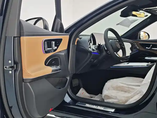 Mercedes-Benz E-Class 2025, фото 20
