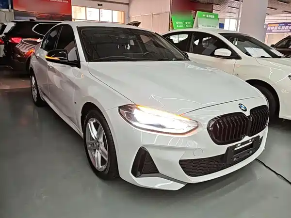 BMW 1 Series 2023, фото 3