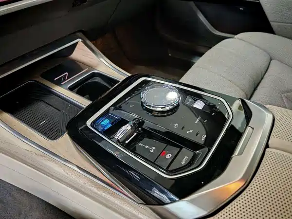 BMW i7 2023, фото 14
