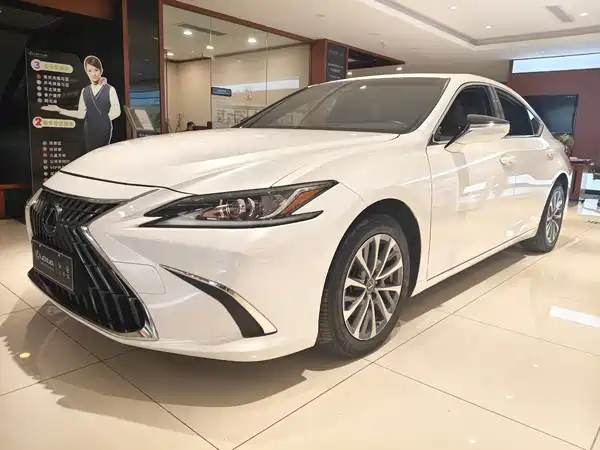 Lexus ES 2023