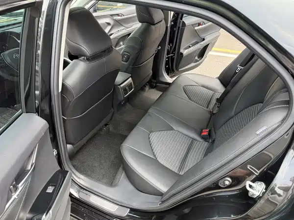 Toyota Camry 2022, фото 16