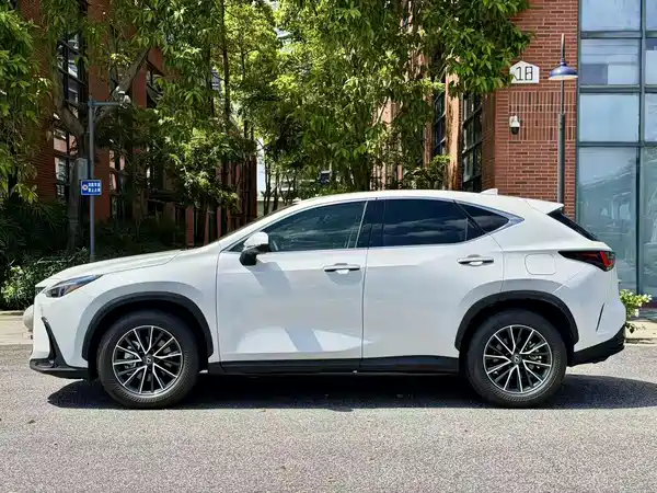 Lexus NX 2024, фото 3