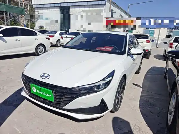 Hyundai Elantra 2022