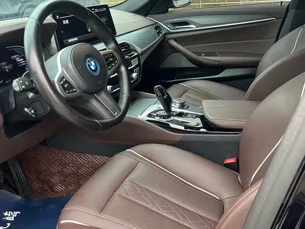 BMW 5 Series PHEV 2022, фото 8