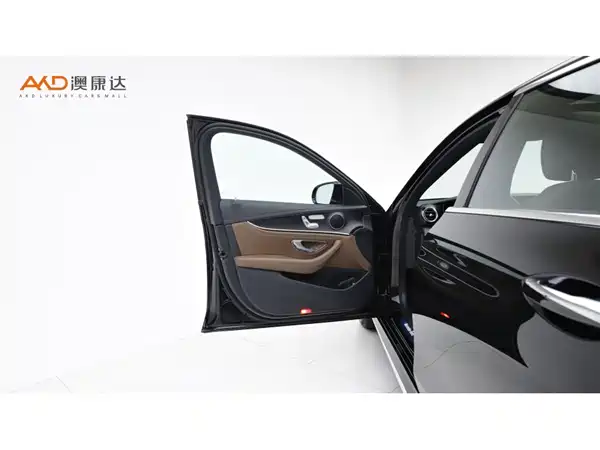 Mercedes-Benz E-Class 2023, фото 10