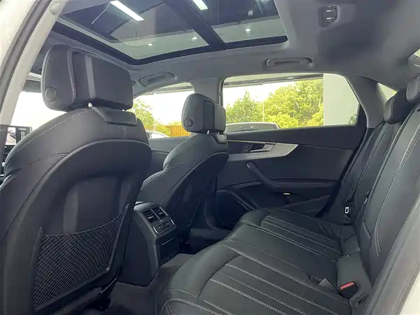 Audi A4L 2022, фото 10