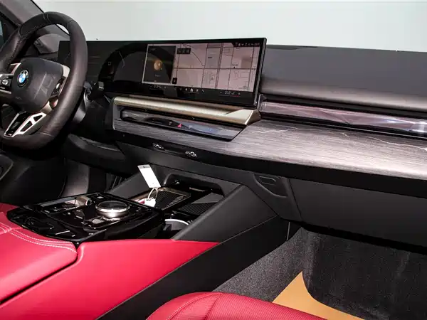 BMW 5 Series 2025, фото 26