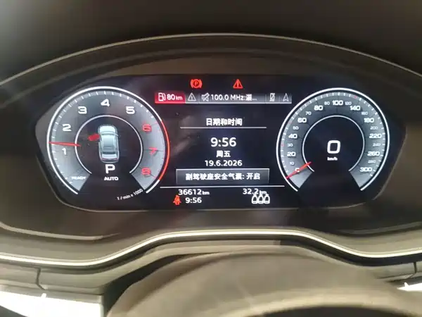 Audi A4L 2022, фото 11