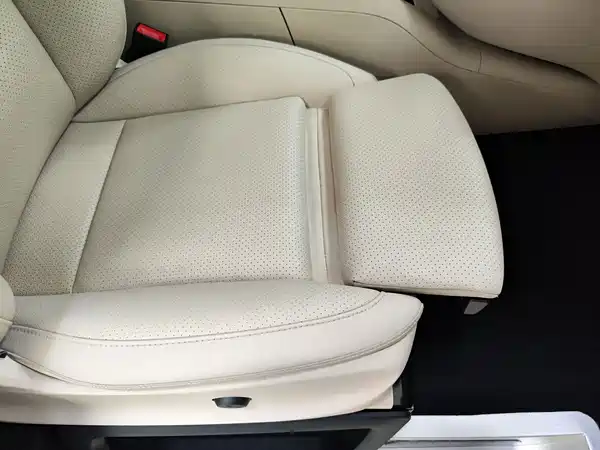 Mercedes-Benz V-Class 2022, фото 20