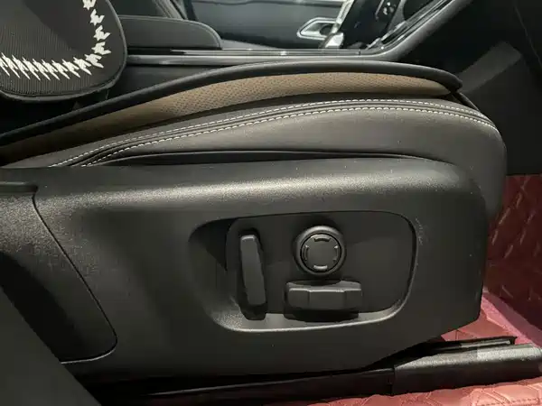 Land Rover Range Rover Velar 2022, фото 11