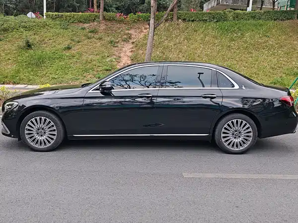 Mercedes-Benz E-Class 2023, фото 12