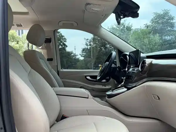 Mercedes-Benz V-Class 2022, фото 12