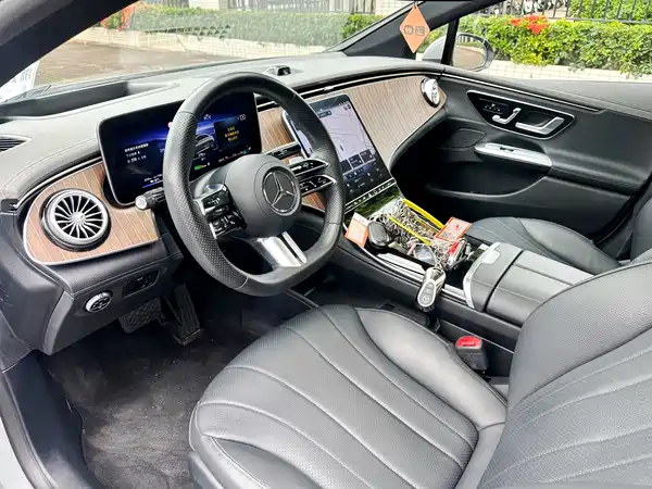 Mercedes-Benz EQE 2022, фото 10