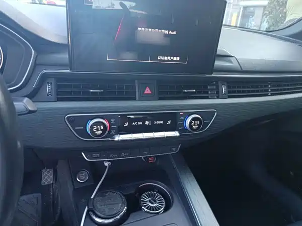 Audi A4L 2022, фото 5