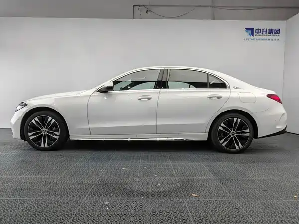Mercedes-Benz C-Class PHEV 2024, фото 7