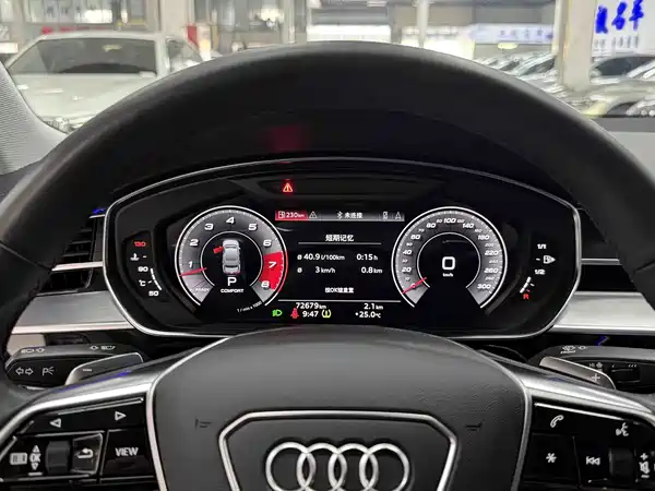 Audi A8 2022, фото 3