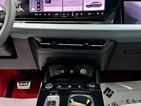 Audi Q6L e-tron 2025, фото 17