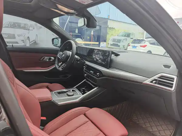 BMW 3 Series 2025, фото 12