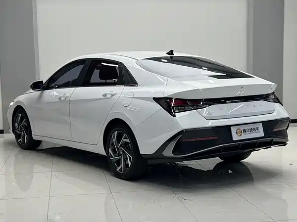Hyundai Elantra 2023, фото 15