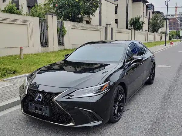 Lexus ES 2021
