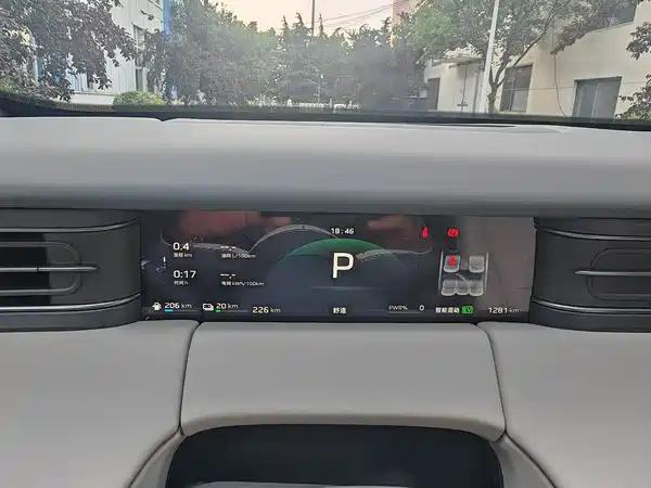 Hongqi HS6 PHEV 2026, фото 20