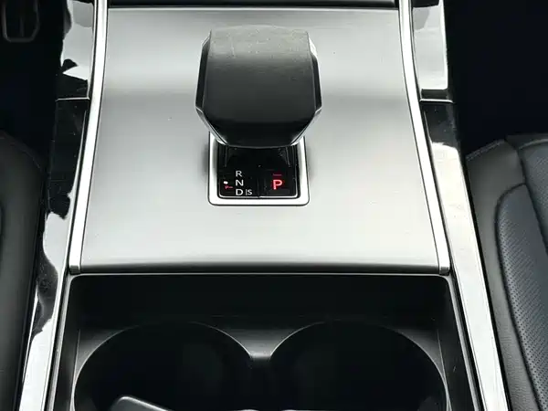 Land Rover Range Rover Velar 2024, фото 12