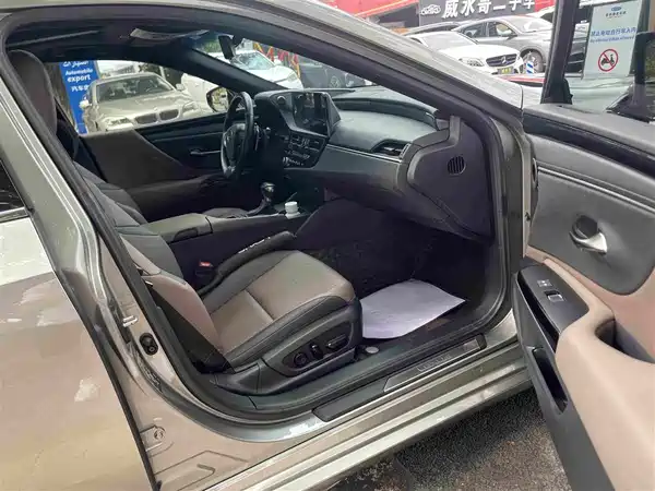 Lexus ES 2022, фото 18