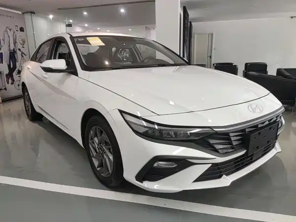 Hyundai Elantra 2023, фото 3