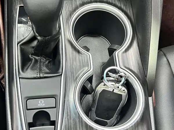 Toyota Camry 2023, фото 20