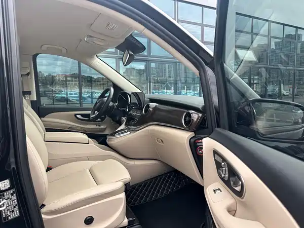 Mercedes-Benz V-Class 2022, фото 13