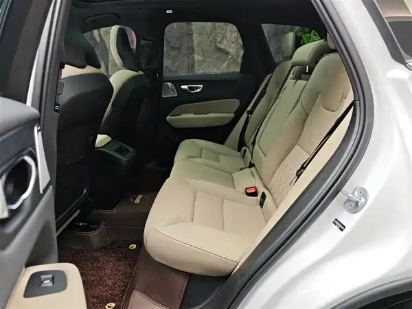 Volvo XC60 2025, фото 9