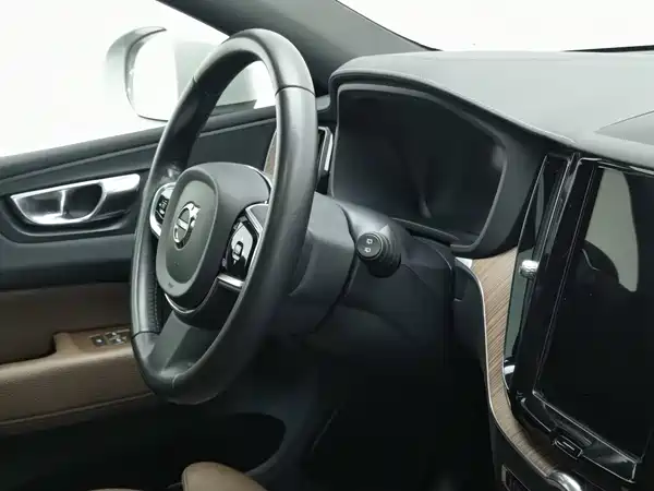 Volvo XC60 2022, фото 22