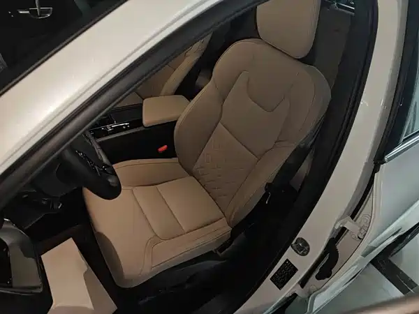 Volvo XC60 2026, фото 10